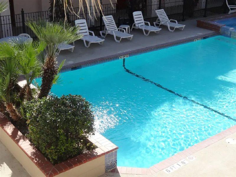 Howard Johnson By Wyndham San Antonio Hotel & Suites Eksteriør bilde