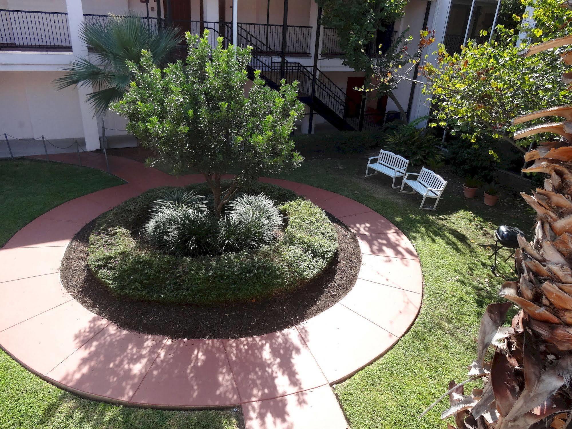 Howard Johnson By Wyndham San Antonio Hotel & Suites Eksteriør bilde