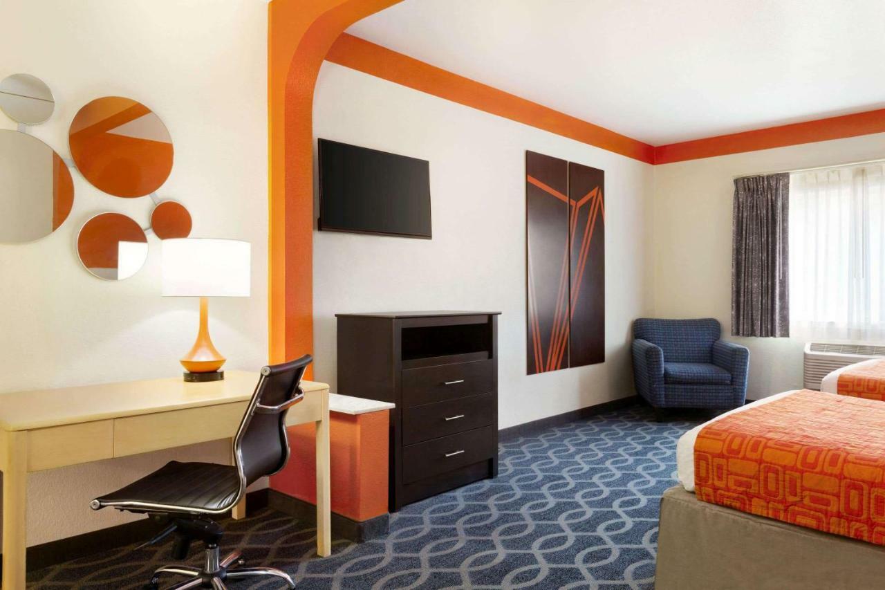 Howard Johnson By Wyndham San Antonio Hotel & Suites Eksteriør bilde