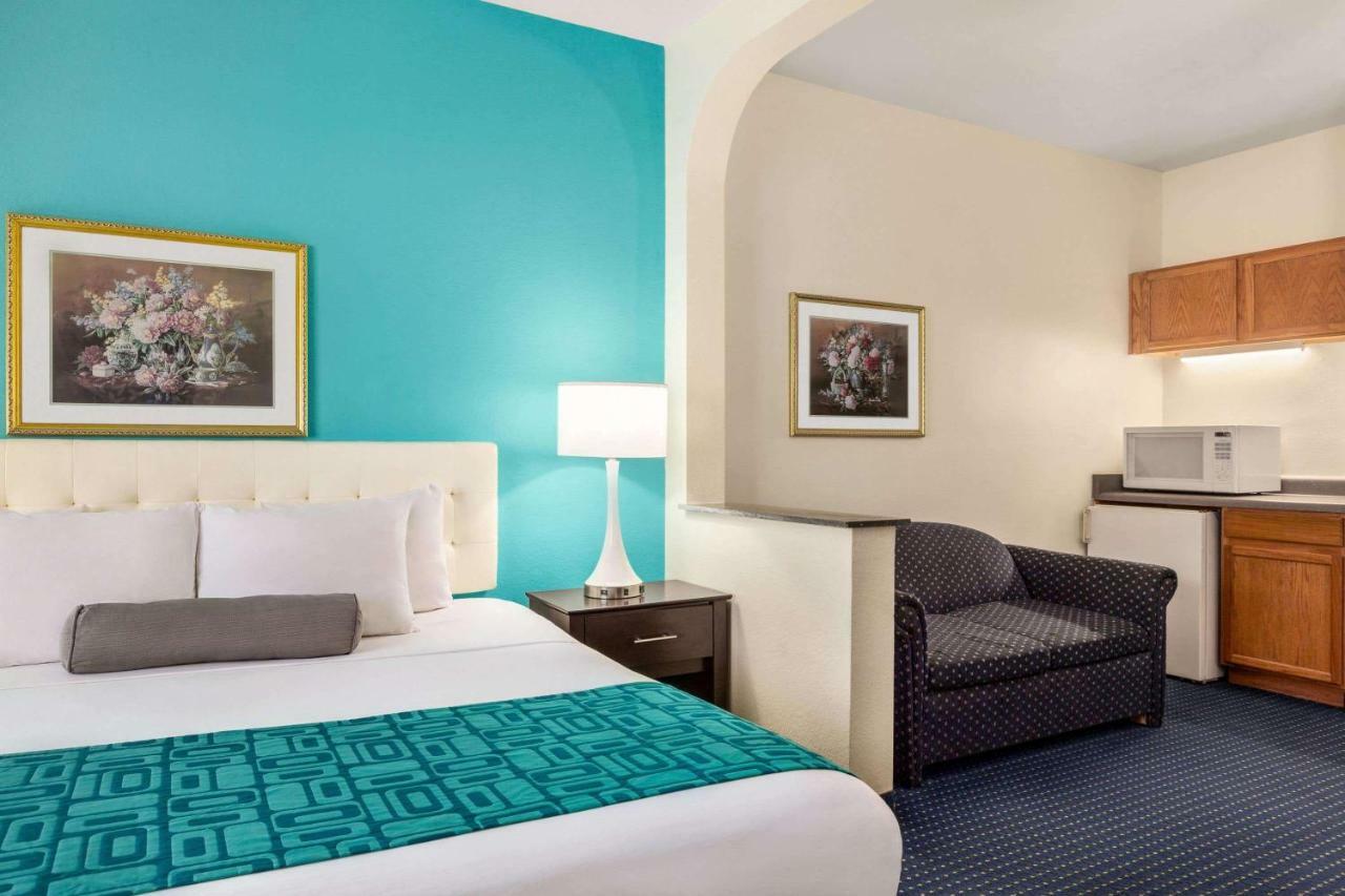Howard Johnson By Wyndham San Antonio Hotel & Suites Eksteriør bilde