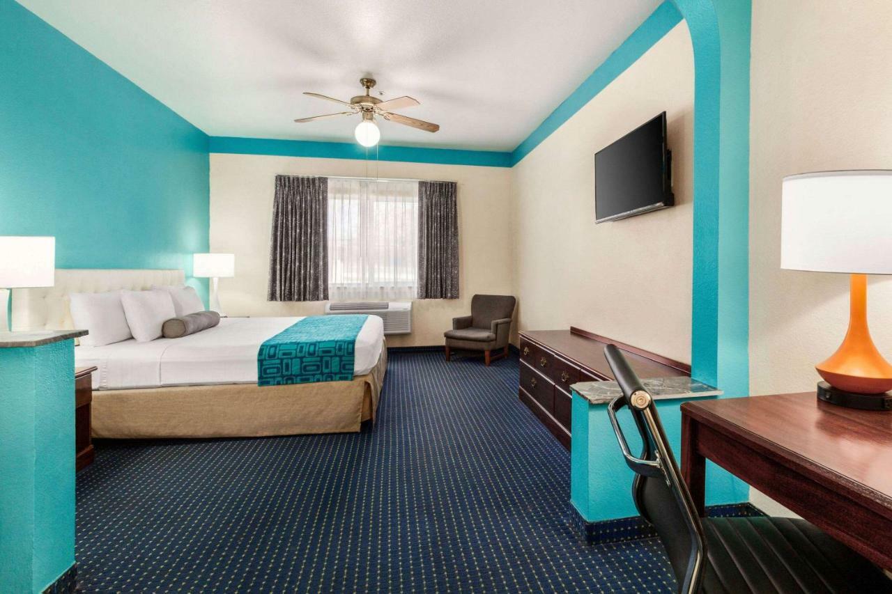 Howard Johnson By Wyndham San Antonio Hotel & Suites Eksteriør bilde