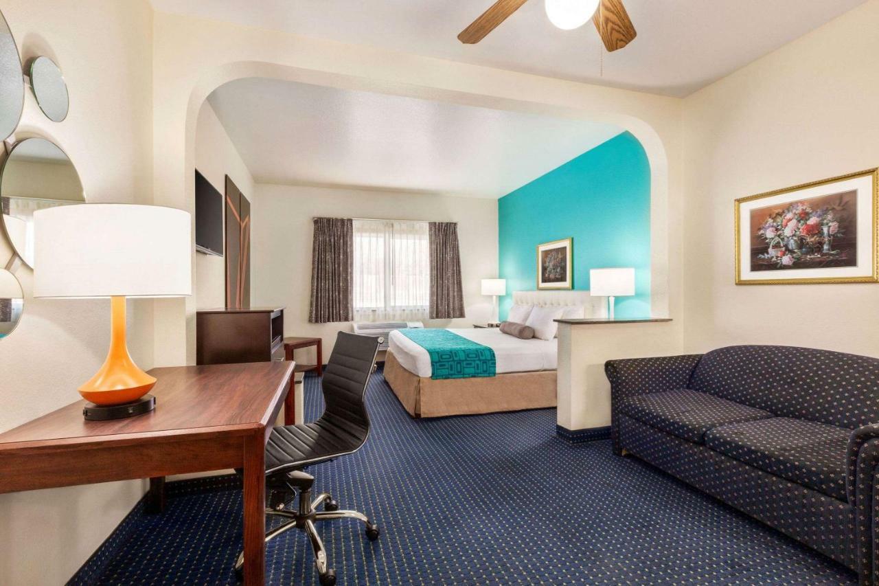 Howard Johnson By Wyndham San Antonio Hotel & Suites Eksteriør bilde