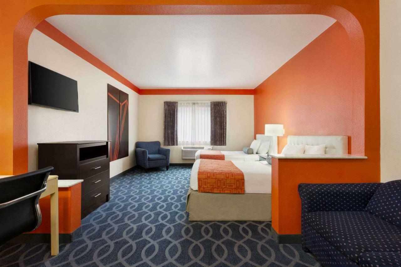 Howard Johnson By Wyndham San Antonio Hotel & Suites Eksteriør bilde