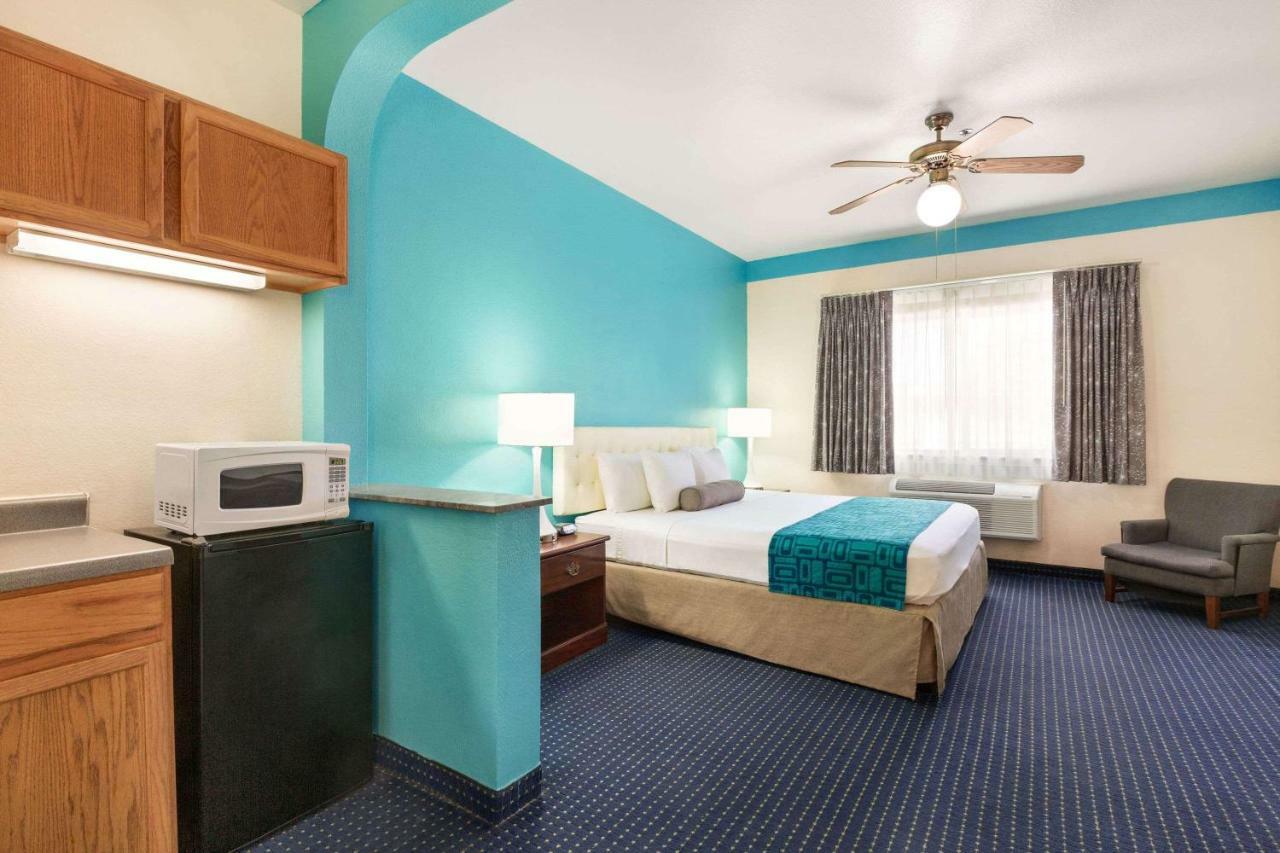 Howard Johnson By Wyndham San Antonio Hotel & Suites Eksteriør bilde