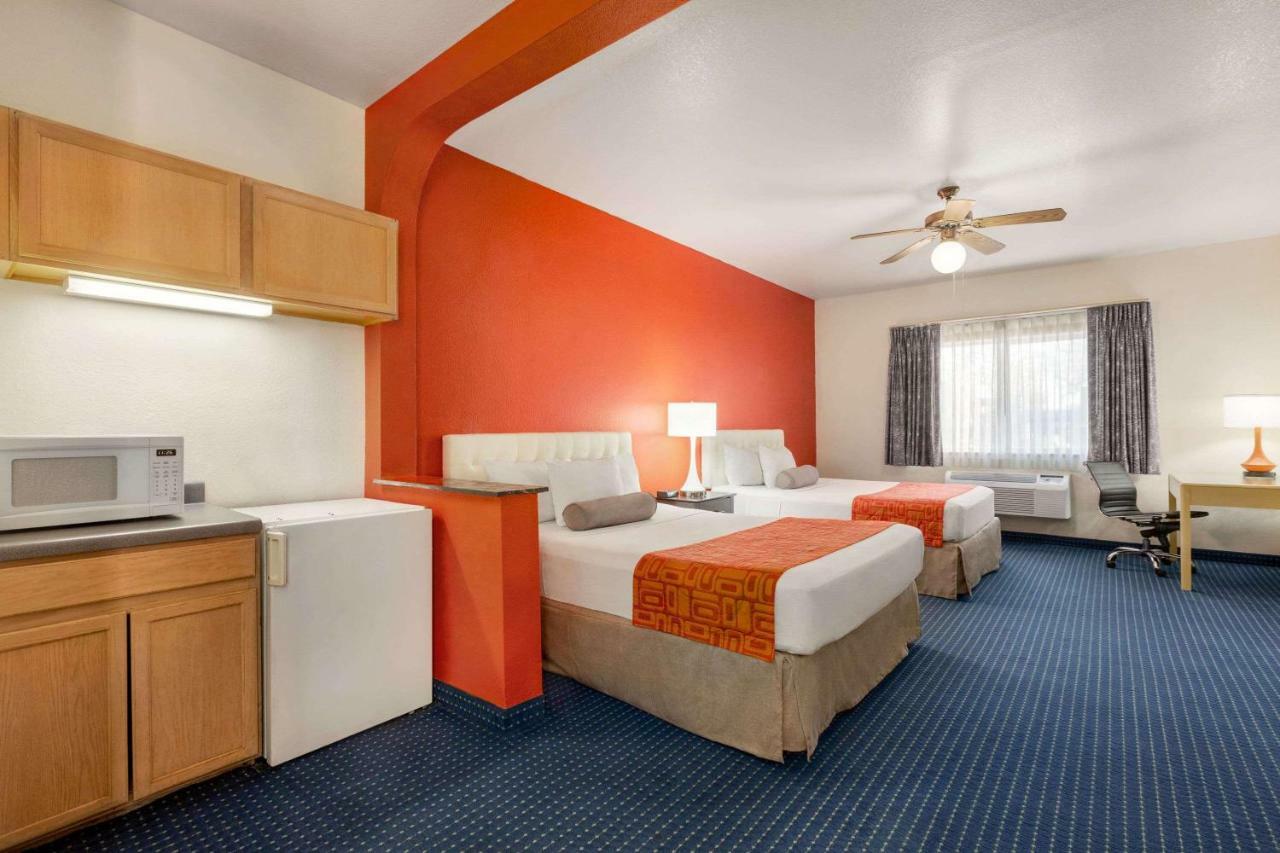 Howard Johnson By Wyndham San Antonio Hotel & Suites Eksteriør bilde