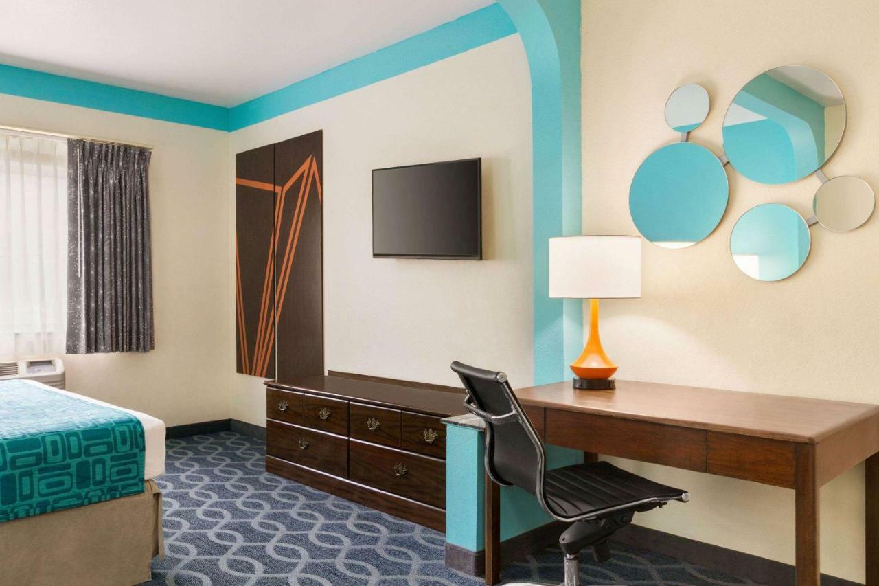 Howard Johnson By Wyndham San Antonio Hotel & Suites Eksteriør bilde