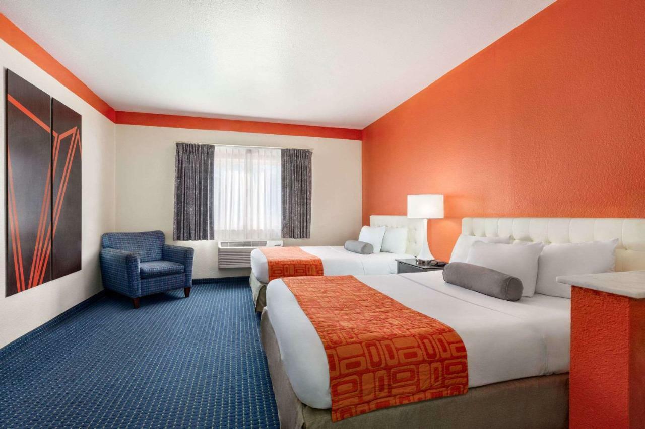 Howard Johnson By Wyndham San Antonio Hotel & Suites Eksteriør bilde