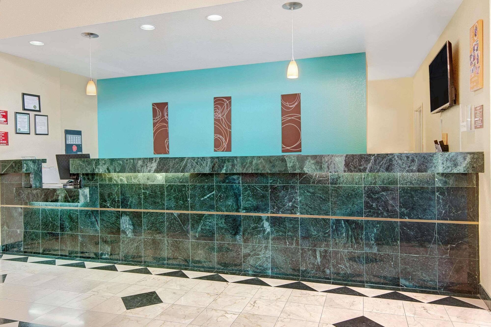Howard Johnson By Wyndham San Antonio Hotel & Suites Eksteriør bilde